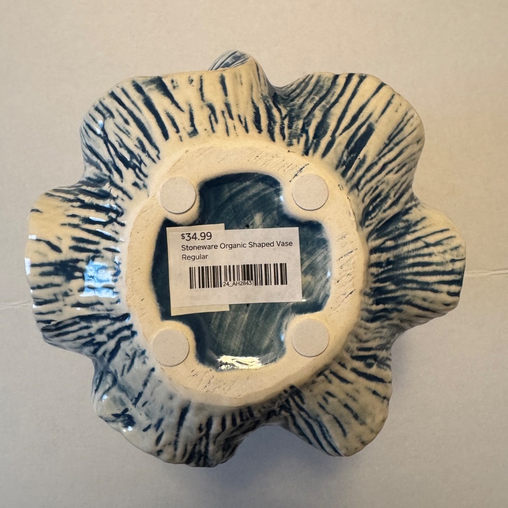 NWT Blue/white Stoneware Organic Shaped Vase - Picture 3 of 5